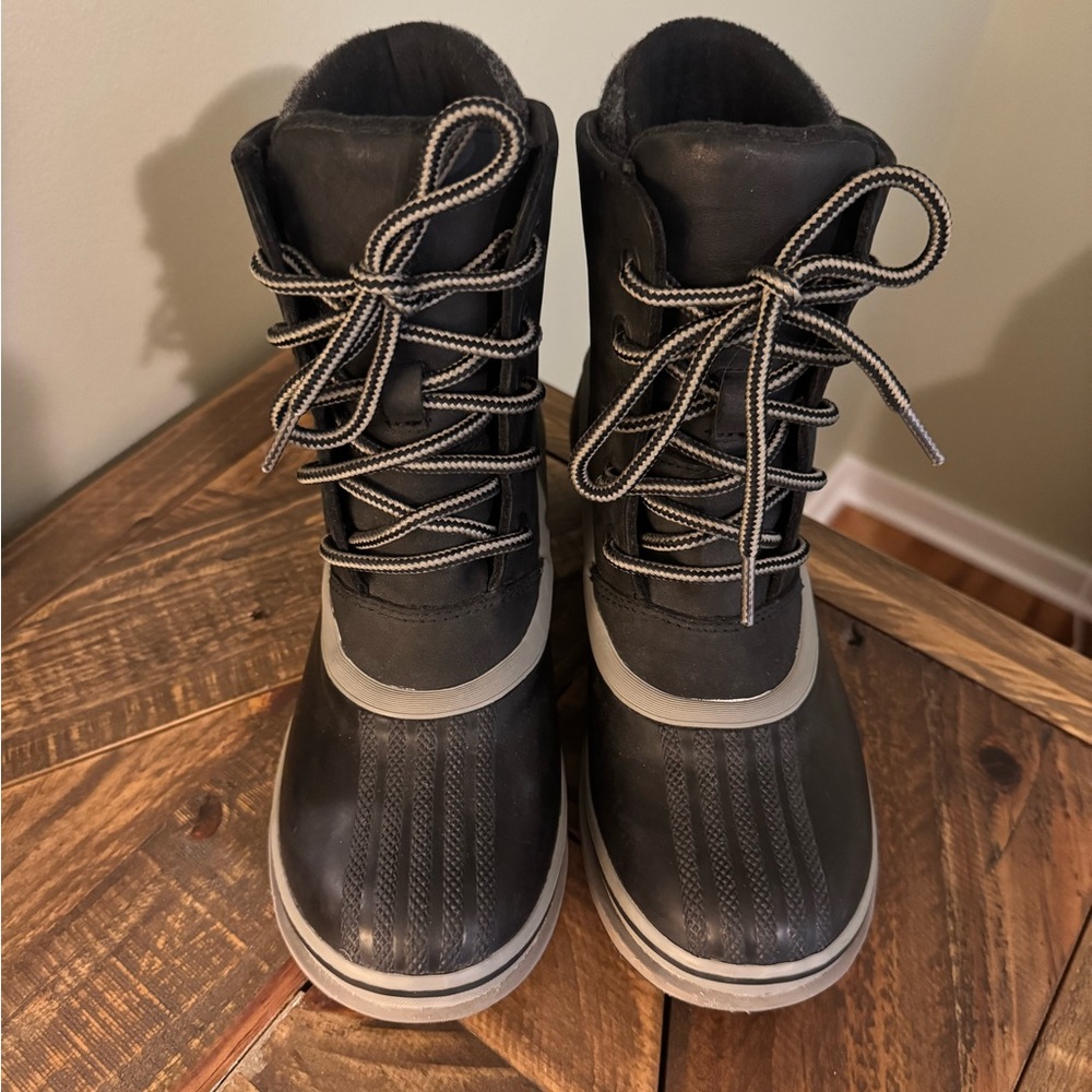 Sorel Black Women's Waterproof Winter snow/rain Boots with Logo Tag